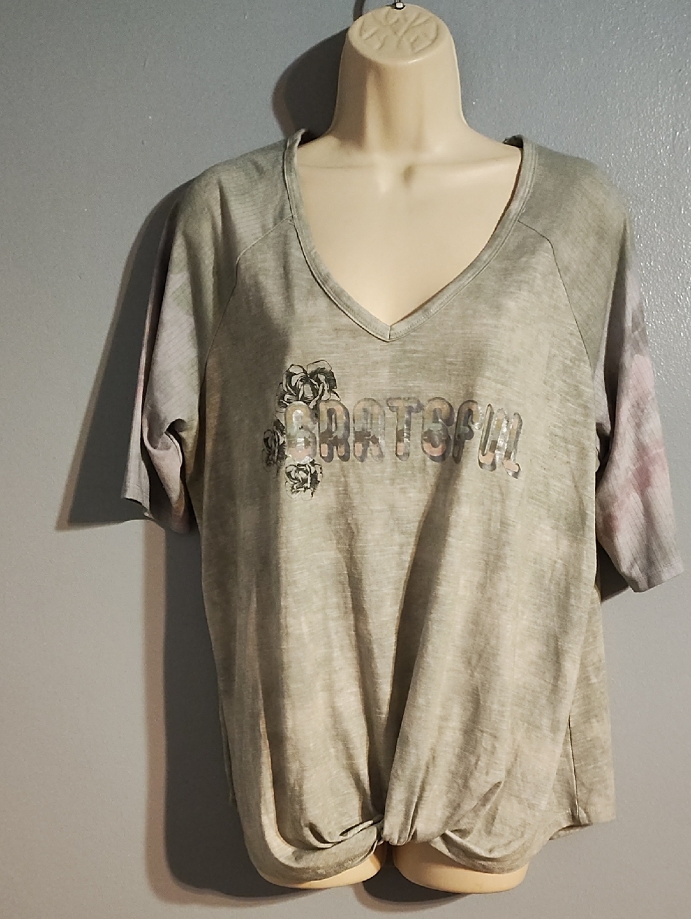 Grateful Graphic V-Neck Knot Hem Tee - Sage